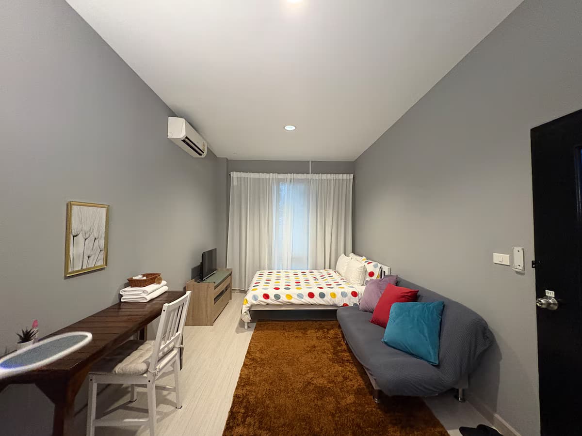 Quiet Private Room for Restful Night Stay